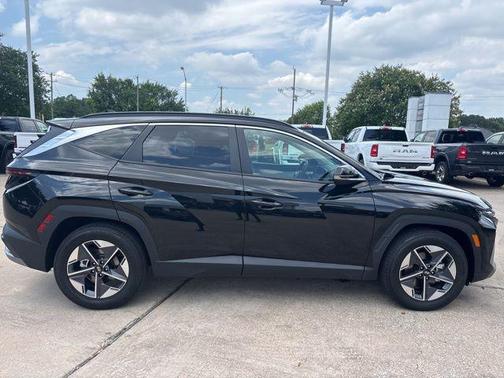 Phantom Black 2025 Hyundai TUCSON SEL Convenience