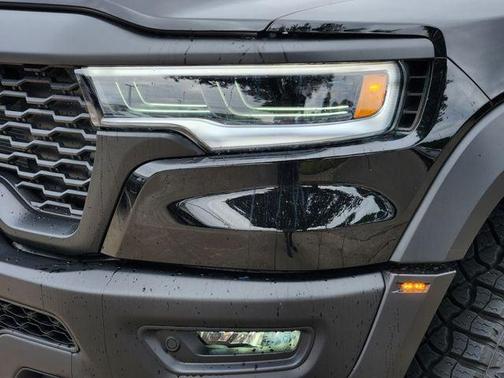 Diamond Black Crystal Pearlcoat 2026 RAM 1500 RHO Crew Cab 4x4 5'7' Box