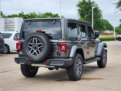 2025 Jeep Wrangler 4-Door Sahara 4x4