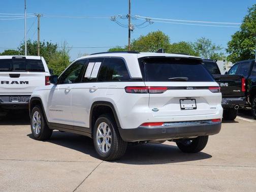 Bright White Clearcoat 2023 Jeep Grand Cherokee Limited