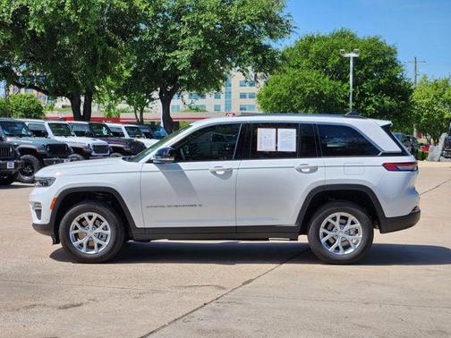 Bright White Clearcoat 2023 Jeep Grand Cherokee Limited