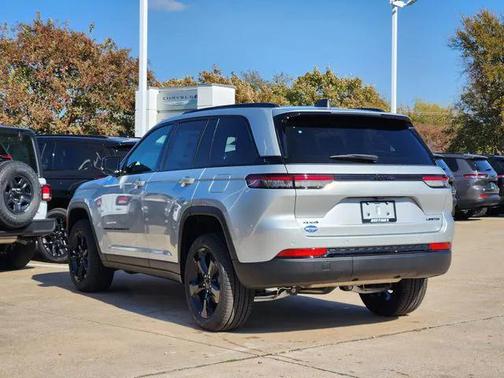 Silver Zynith 2025 Jeep Grand Cherokee Limited