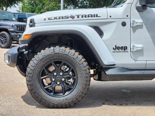 Bright White Clearcoat 2026 Jeep Gladiator Texas Trail 4x4