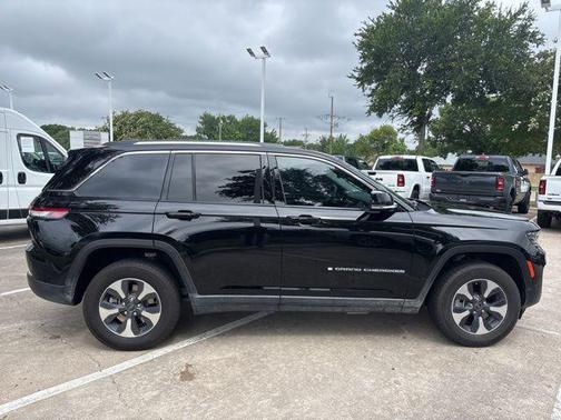 Diamond Black Crystal Pearlcoat 2022 Jeep Grand Cherokee 4xe Base