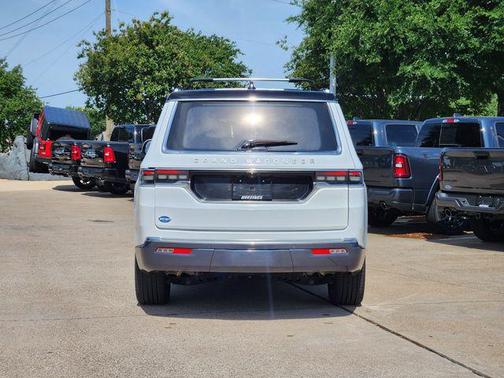 Bright White Clearcoat 2022 Jeep Grand Wagoneer Series III 4x4