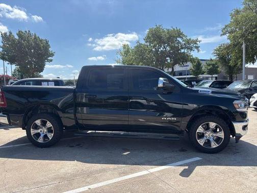 Diamond Black Crystal Pearlcoat 2023 RAM 1500 Laramie