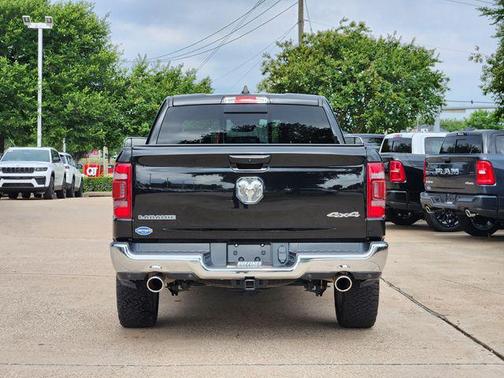 Diamond Black Crystal Pearlcoat 2023 RAM 1500 Laramie