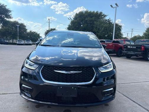 Diamond Black 2025 Chrysler Pacifica L