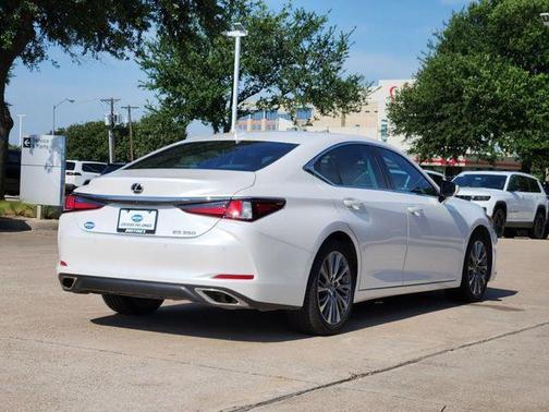 Eminent White Pearl 2020 Lexus ES 350 Base