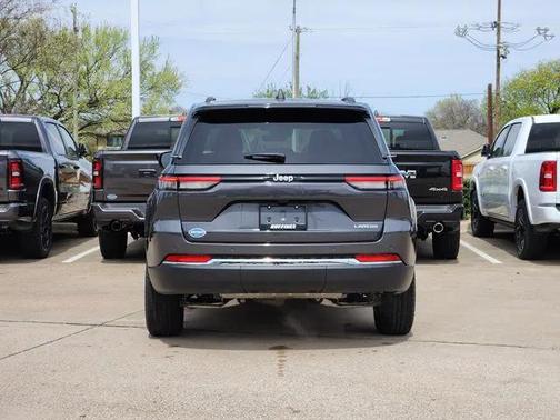 2025 Jeep Grand Cherokee Laredo