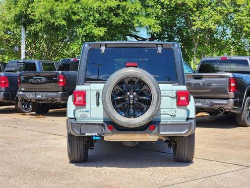 Earl Clearcoat 2023 Jeep Wrangler 4xe Sahara