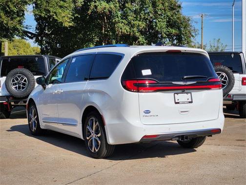 2026 Chrysler Pacifica L