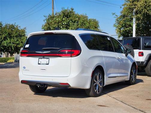 2026 Chrysler Pacifica L