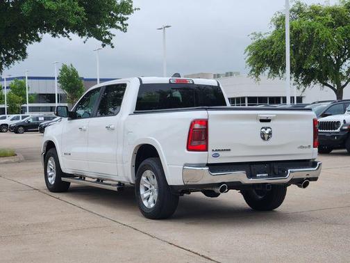 Ivory White Tri-Coat Pearlcoat 2022 RAM 1500 Laramie