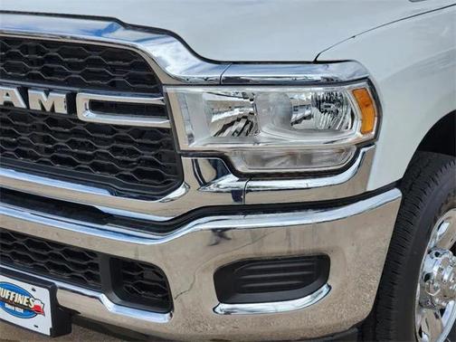 2024 RAM 2500 Tradesman Crew Cab 4x2 8' Box
