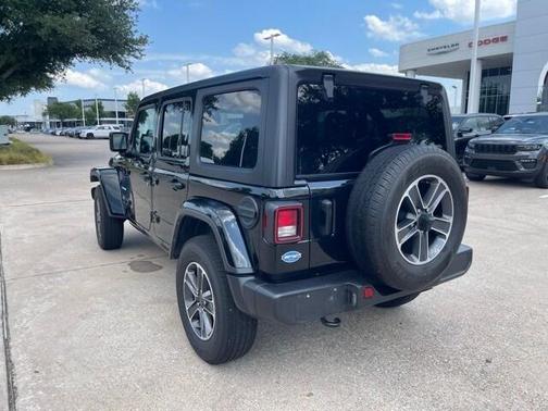 2023 Jeep Wrangler 4-Door Sahara 4x4