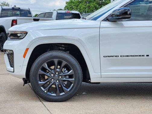 Bright White Clearcoat 2026 Jeep Grand Cherokee Limited