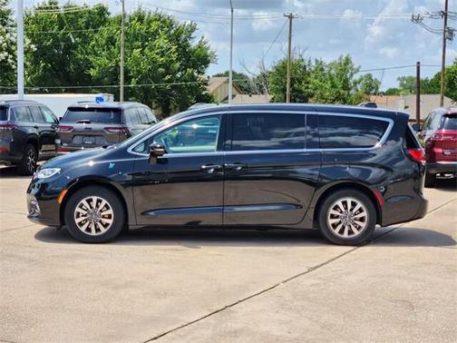 2022 Chrysler Pacifica Hybrid Touring L