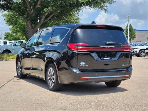 2022 Chrysler Pacifica Hybrid Touring L