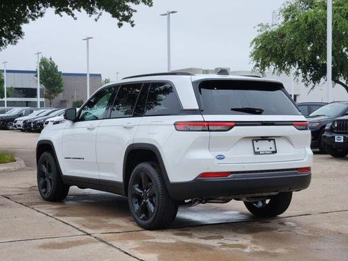 Bright White Clearcoat 2026 Jeep Grand Cherokee Limited