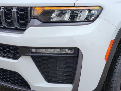 Bright White Clearcoat 2026 Jeep Grand Cherokee Limited