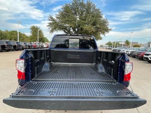 2023 Nissan Titan SV