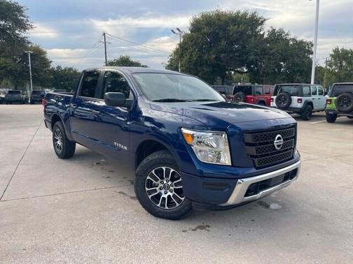 2023 Nissan Titan SV