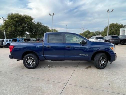 2023 Nissan Titan SV