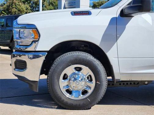 2024 RAM 2500 Tradesman Crew Cab 4x2 8' Box