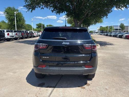 Diamond Black Crystal Pearlcoat 2025 Jeep Compass Sport