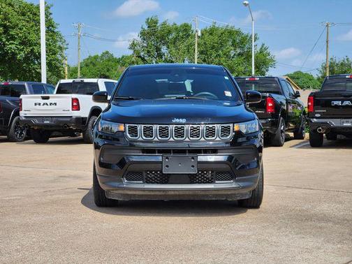 Diamond Black Crystal Pearlcoat 2025 Jeep Compass Sport