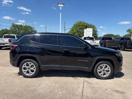 Diamond Black Crystal Pearlcoat 2025 Jeep Compass Sport