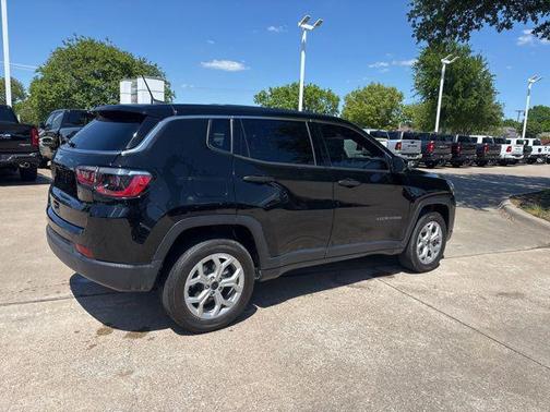 Diamond Black Crystal Pearlcoat 2025 Jeep Compass Sport