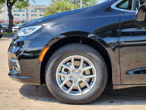 Diamond Black Crystal Pearlcoat 2026 Chrysler Pacifica L