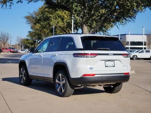 Bright White Clearcoat 2026 Jeep Grand Cherokee Limited