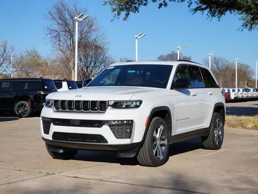 Bright White Clearcoat 2026 Jeep Grand Cherokee Limited