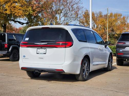 2026 Chrysler Pacifica L