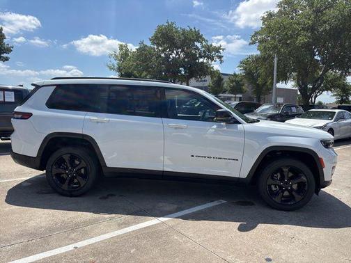 Bright White Clearcoat 2023 Jeep Grand Cherokee L Altitude