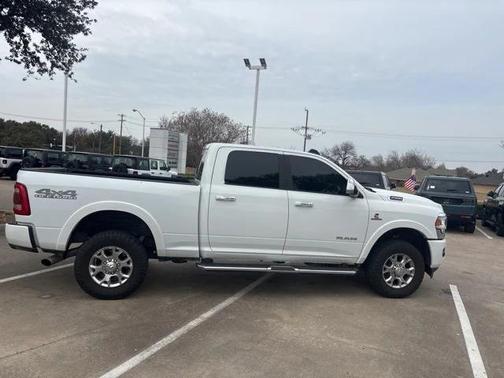 2022 RAM 2500 Laramie Crew Cab 4x4 6'4' Box