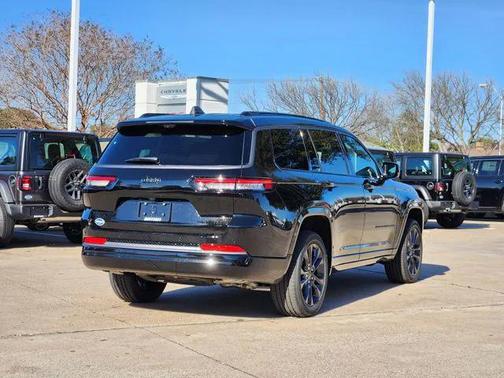 Diamond Black Crystal Pearlcoat 2026 Jeep Grand Cherokee L Limited