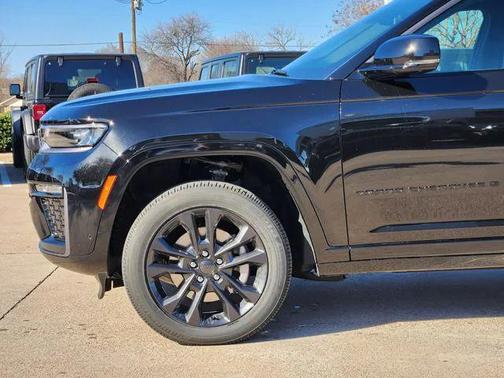 Diamond Black Crystal Pearlcoat 2026 Jeep Grand Cherokee L Limited