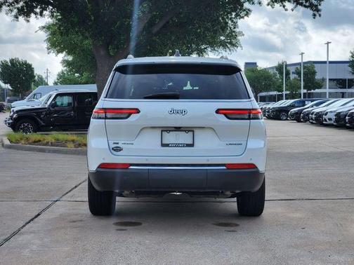 Bright White Clearcoat 2022 Jeep Grand Cherokee L Laredo