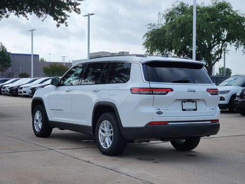Bright White Clearcoat 2022 Jeep Grand Cherokee L Laredo