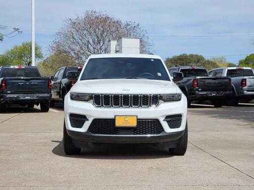 2025 Jeep Grand Cherokee Laredo