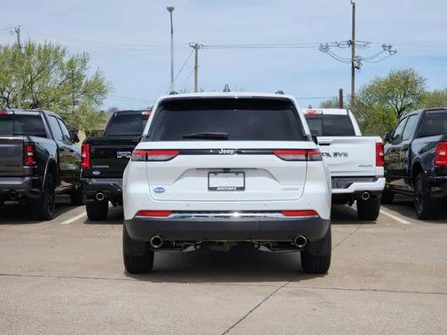2025 Jeep Grand Cherokee Laredo