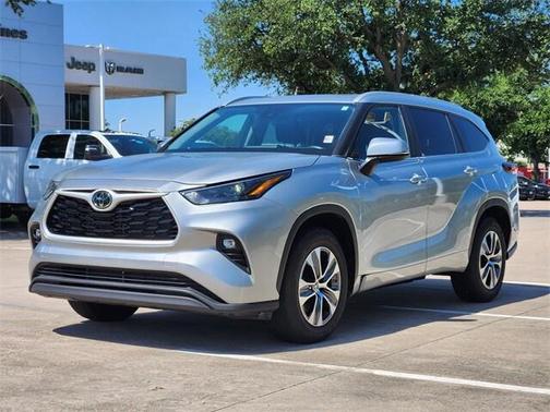 2024 Toyota Highlander LE