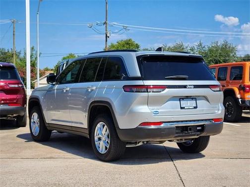2024 Jeep Grand Cherokee Laredo