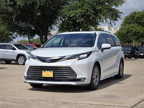 2023 Toyota Sienna XLE 7 Passenger