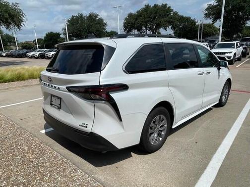 2023 Toyota Sienna XLE 7 Passenger