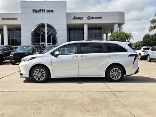 2023 Toyota Sienna XLE 7 Passenger